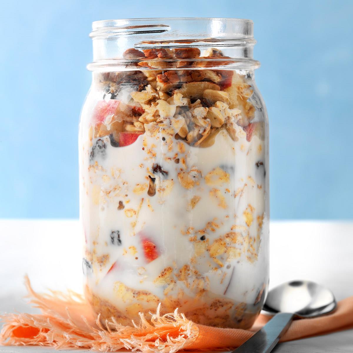 This recipe for apple cinnamon overnight oats couldn't be easier to ma...