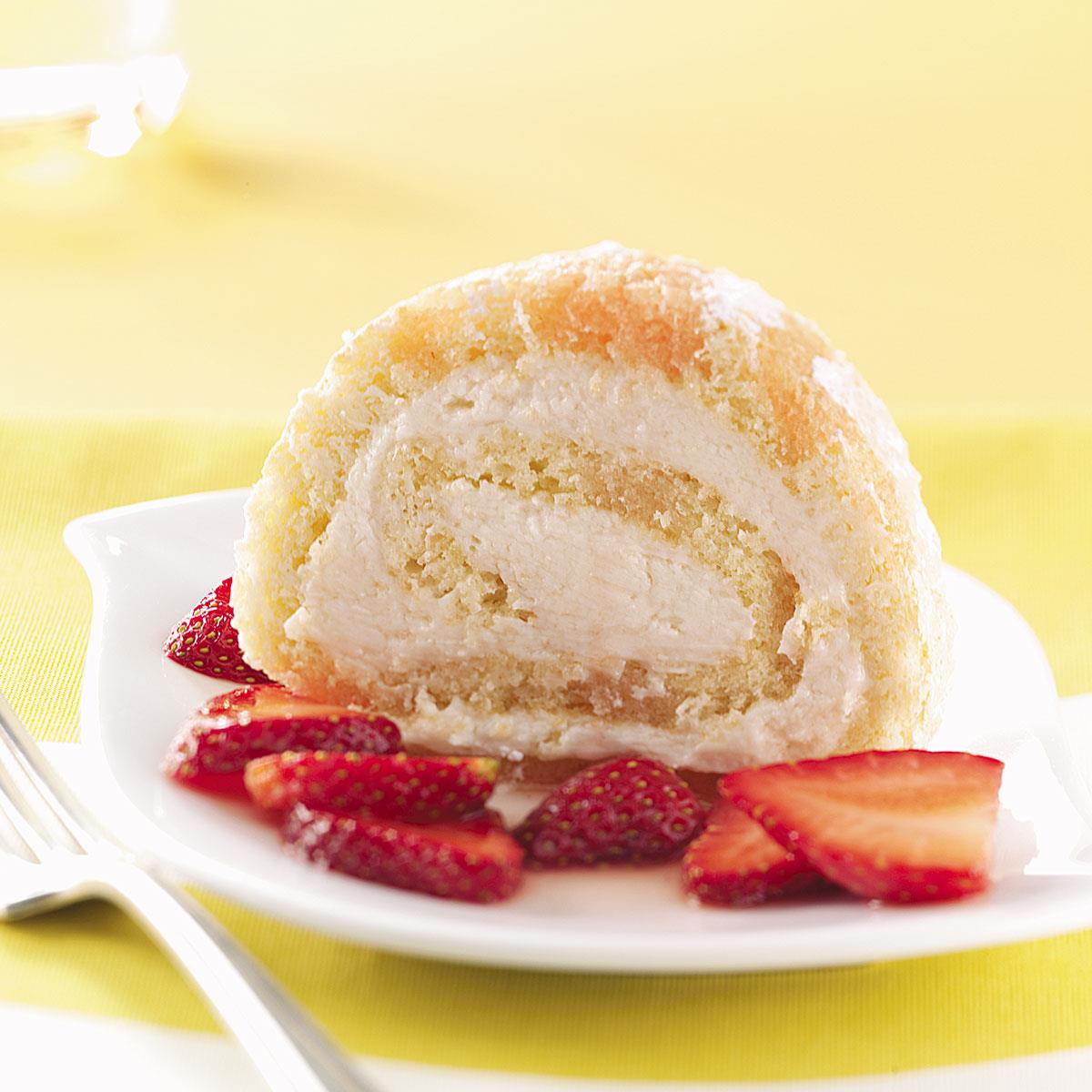 Cake Roll with Berries_image