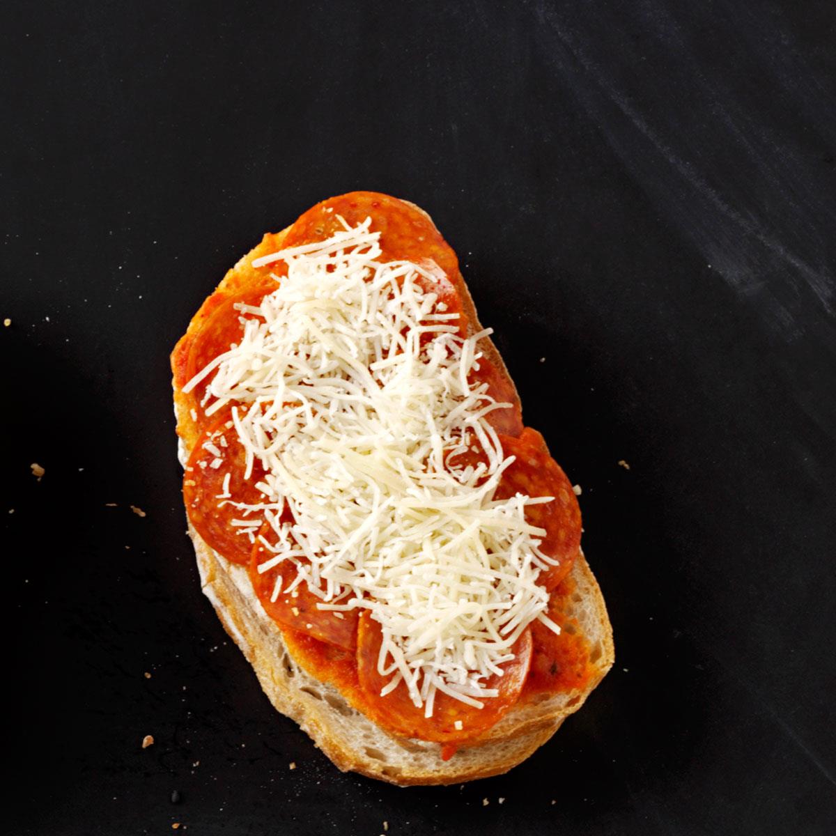 Grilled Pepperoni Pizza Sandwiches_image