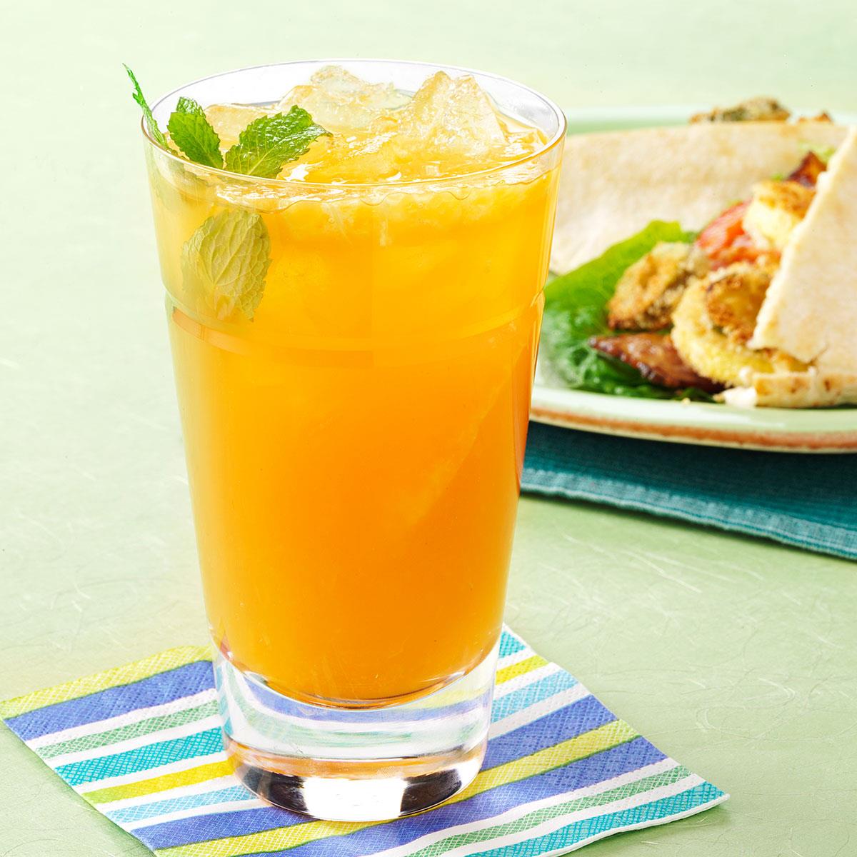 Как приготовить апельсиновый сок. Мандариновый лимонад. Мандариновый сок. Апельсиновый сок. Апельсиновый сок со льдом.