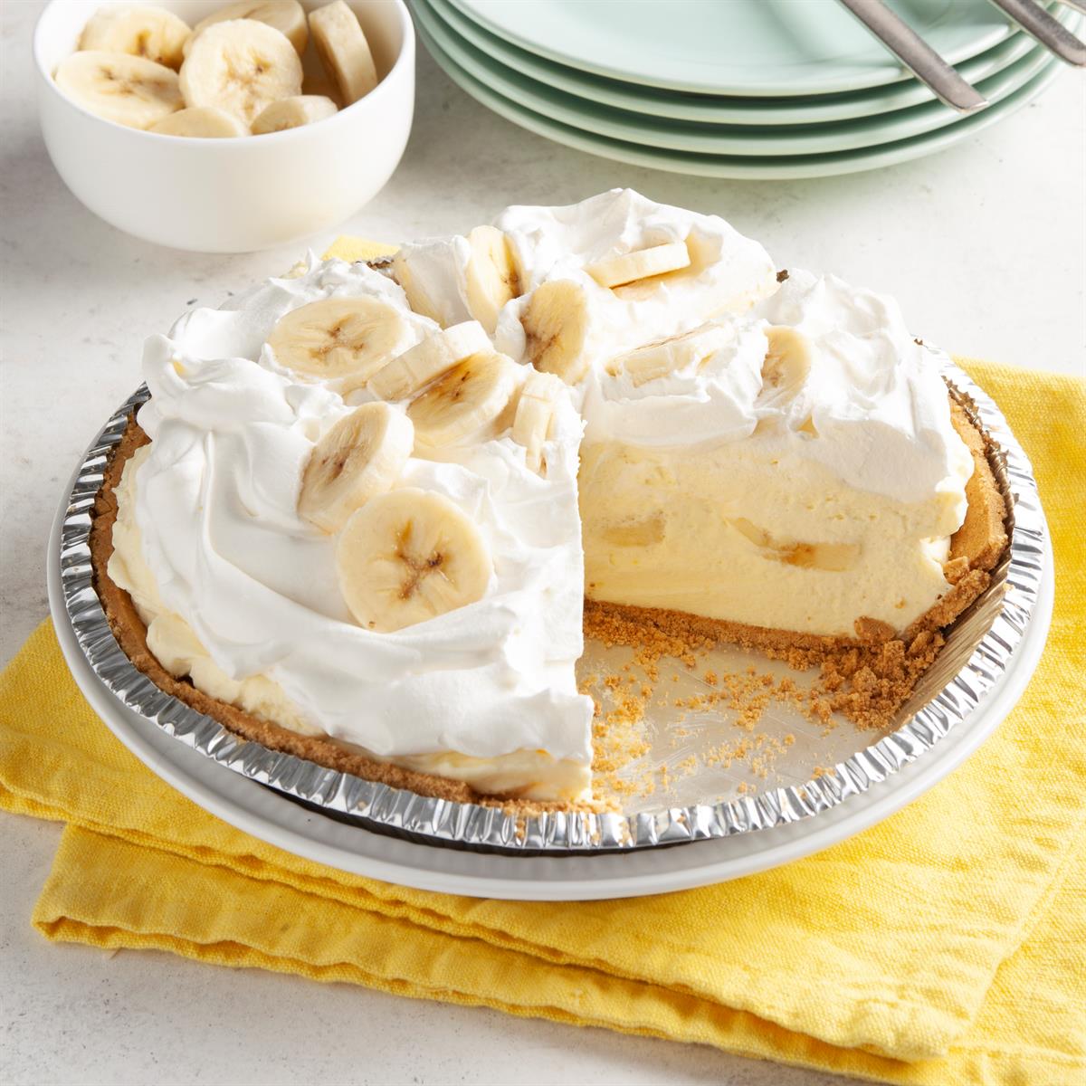 Old Fashioned Banana Cream Pie EXPS FT20 18664 F 0827 1 