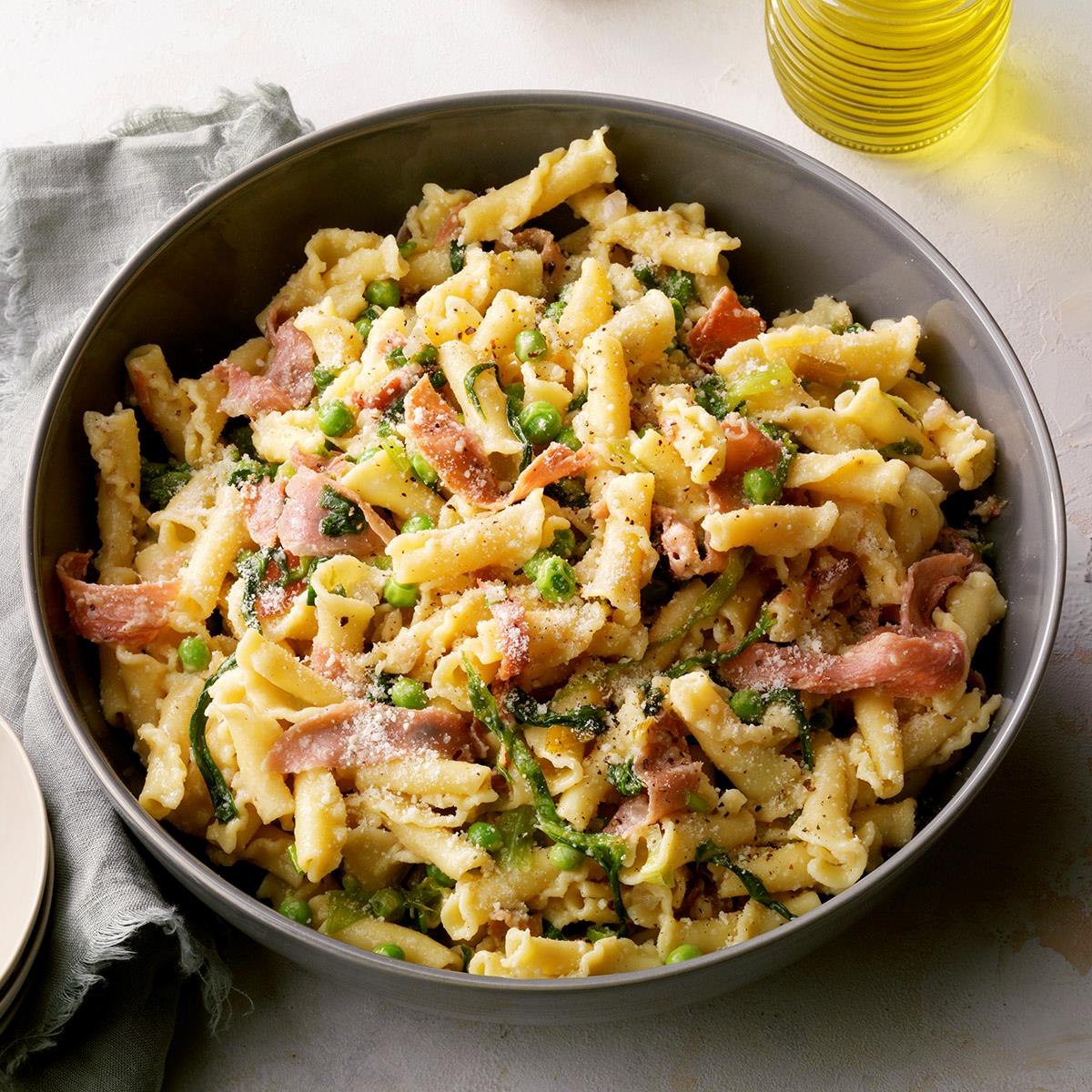 Pasta with Prosciutto and Peas image