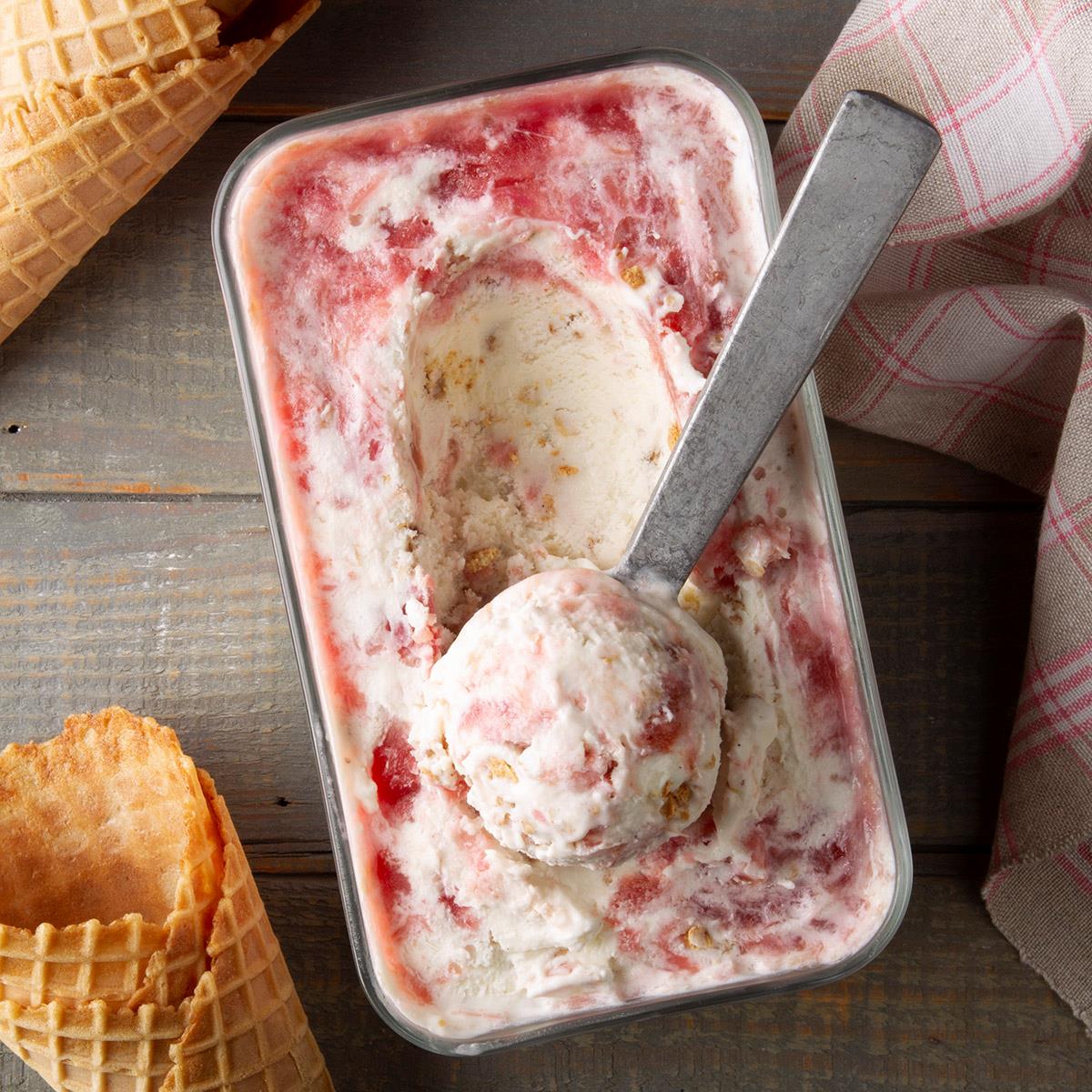 Rhubarb Crumble Ice Cream image
