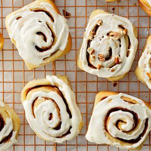 Easy Slow Cooker Cinnamon Rolls