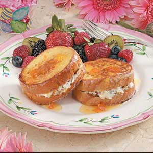 Stuffed French Toast with Apricot Syrup_image