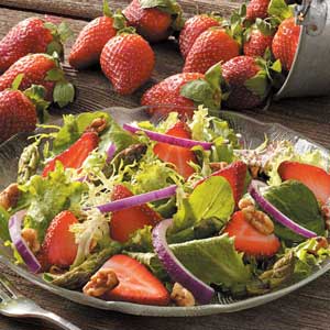 Asparagus Berry Salad image
