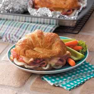 Baked Ham 'n' Cheese Croissants_image