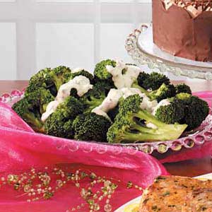 Broccoli with Tangy Horseradish Sauce image