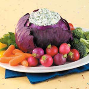Spinach Dip in Red Cabbage_image