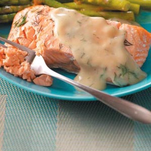 Moist Salmon with Dill Sauce_image
