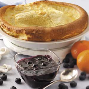 Puff Pancake with Blueberry Sauce_image