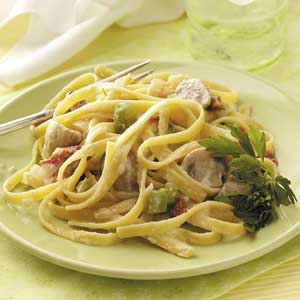 Fettuccine with Mushrooms and Tomatoes image