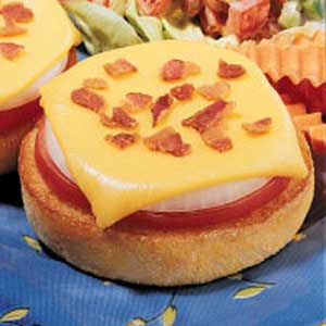 Bacon-Cheese English Muffins_image