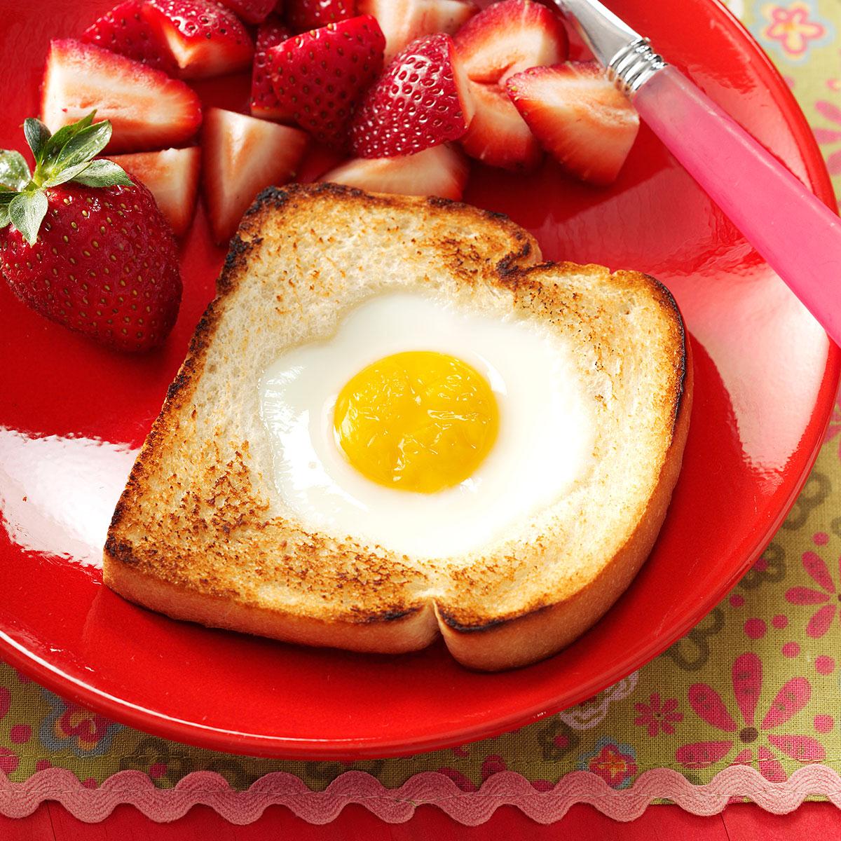 How to fry the bread and egg How to fry the bread and egg