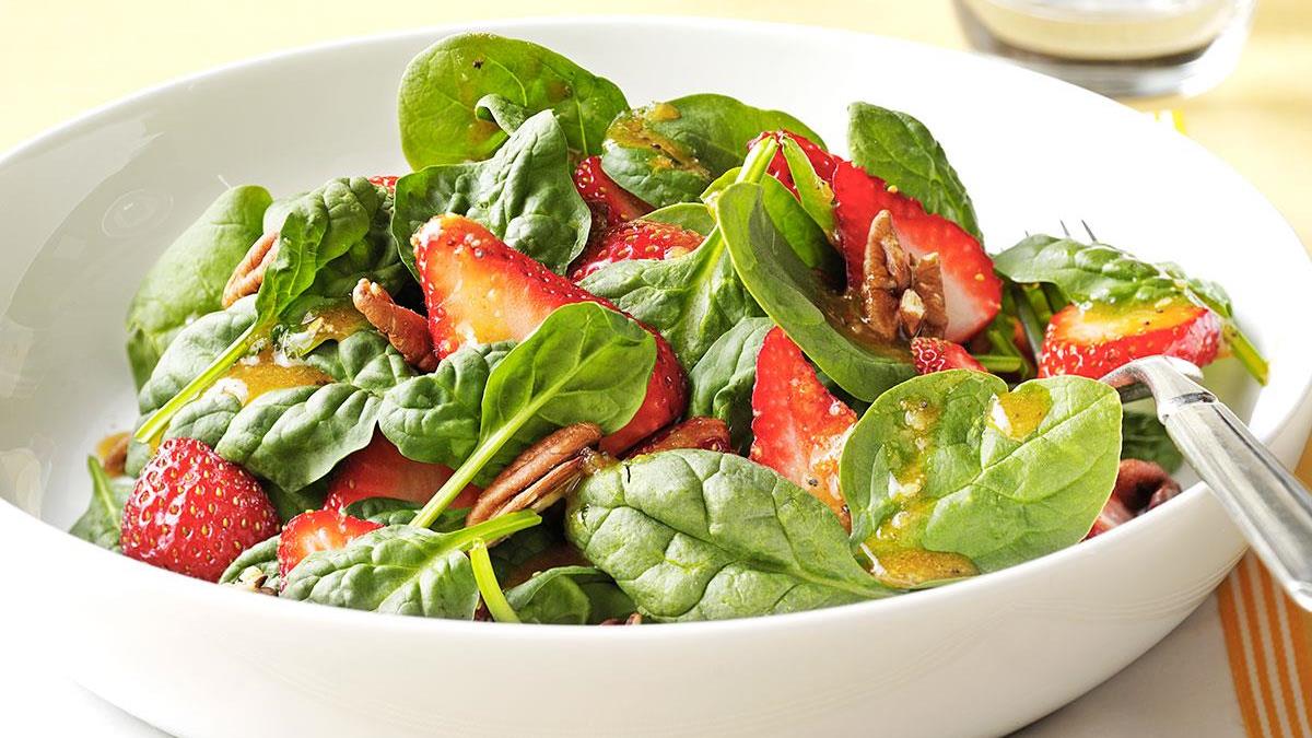 Spinach & Strawberry Lettuce with Poppy Pit Lint