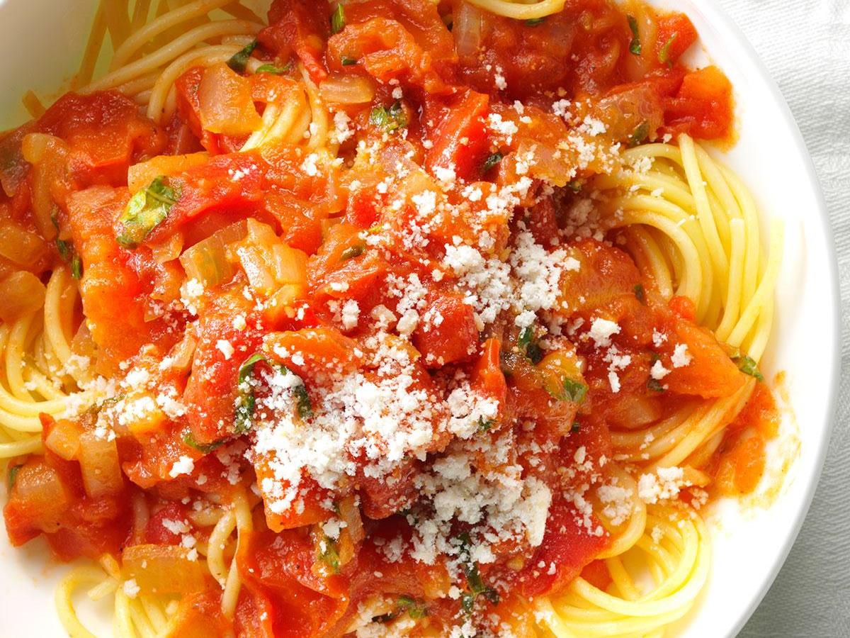Spaghetti with Fresh Tomato Sauce Recipe: How to Make It
