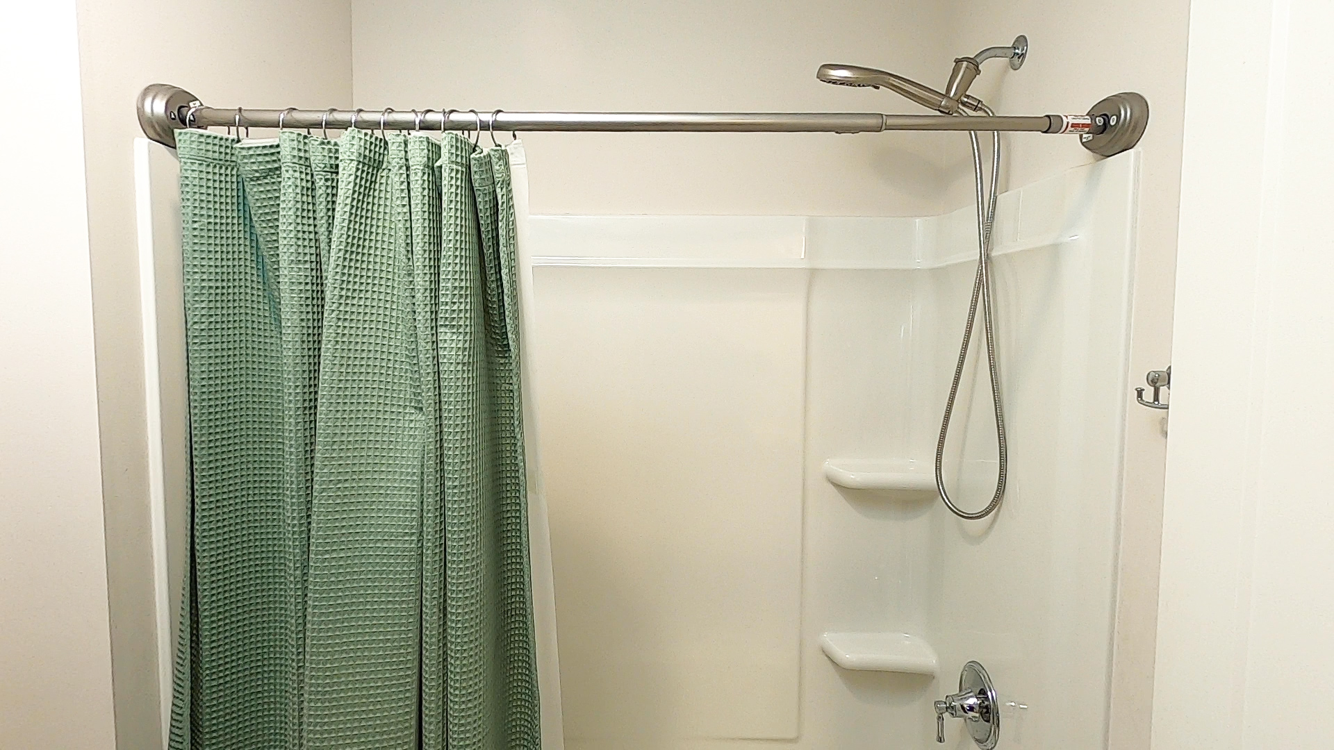 How to Clean Plastic Shower Doors- A Complete Guidance.